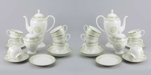 Фото фарфорового набору чайного посуду